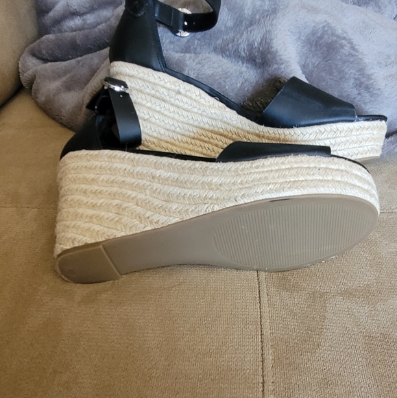 Design Lab by Lord & Taylor Black Wedge Sandal - Picture 4 of 4